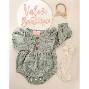 Valevi boutique green daisy romper